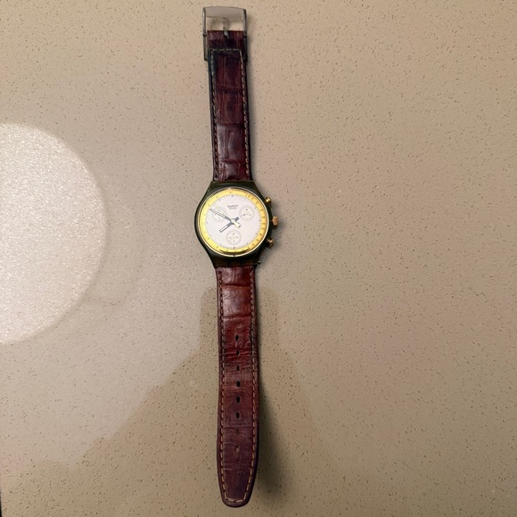 SWATCH Chronograph Goldfinger SCM100 - Picture 2 of 4